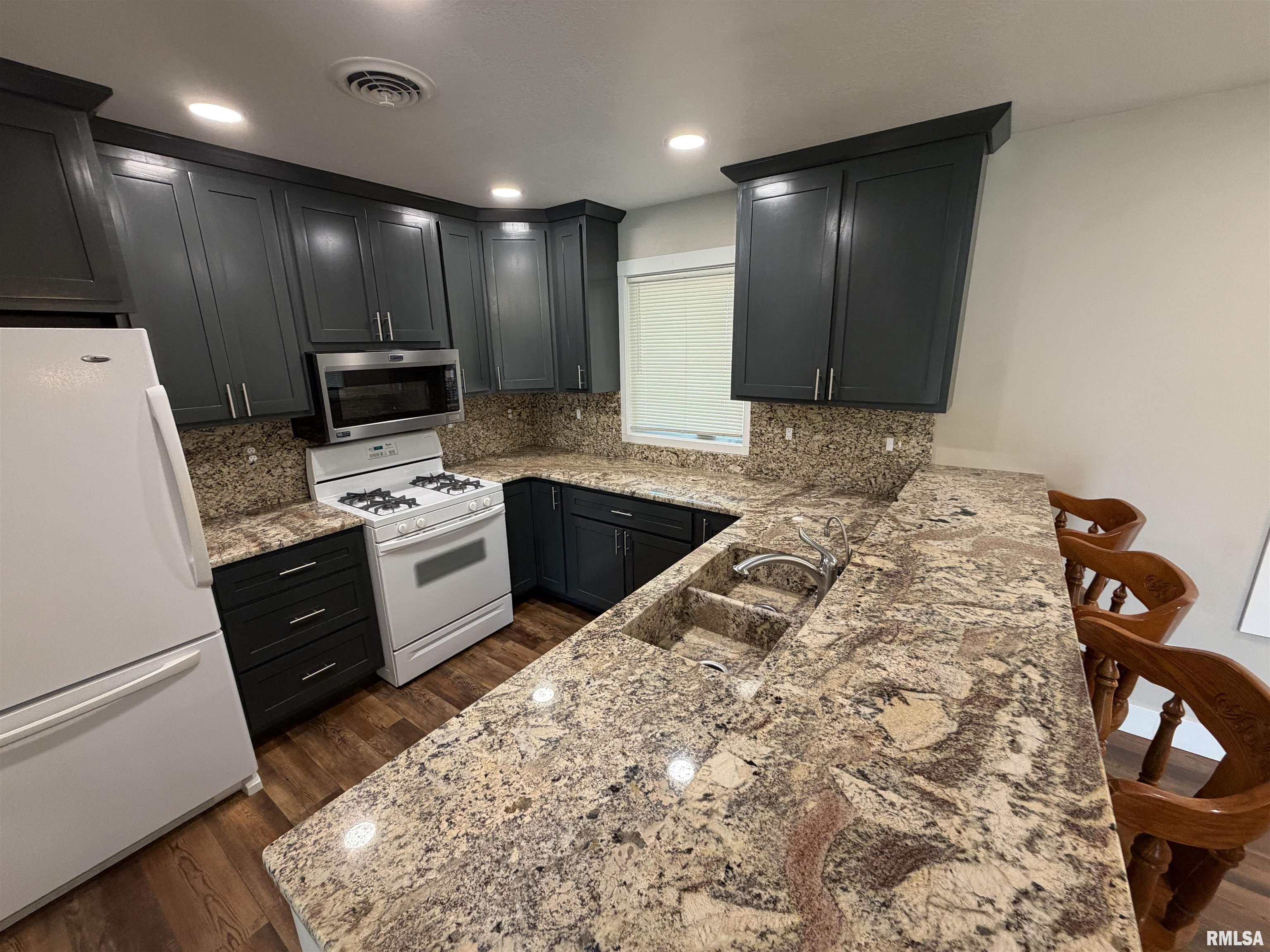 1110 West Hickory Street Canton, IL 61520 - Photo 22 of 33