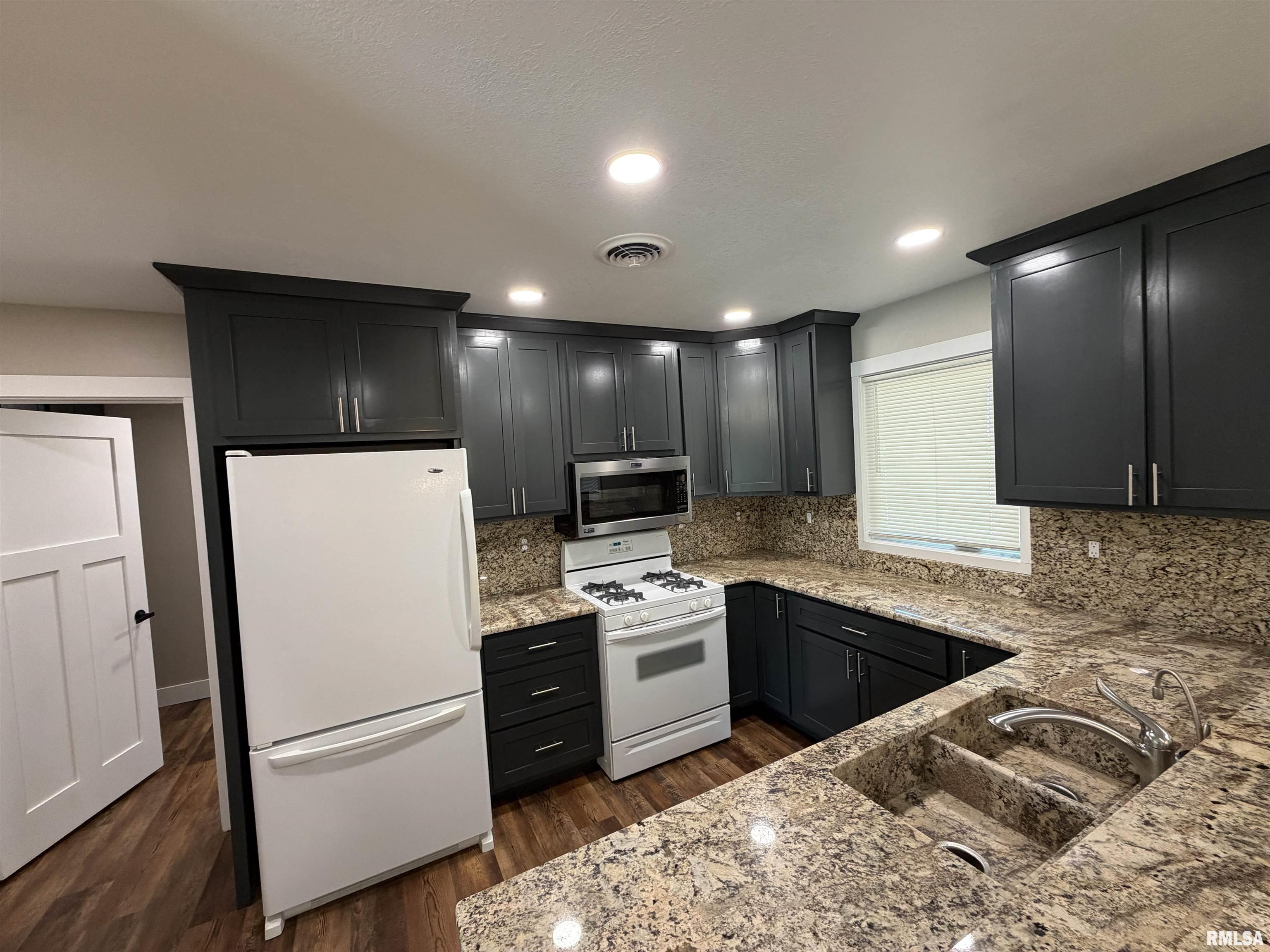 1110 West Hickory Street Canton, IL 61520 - Photo 23 of 33