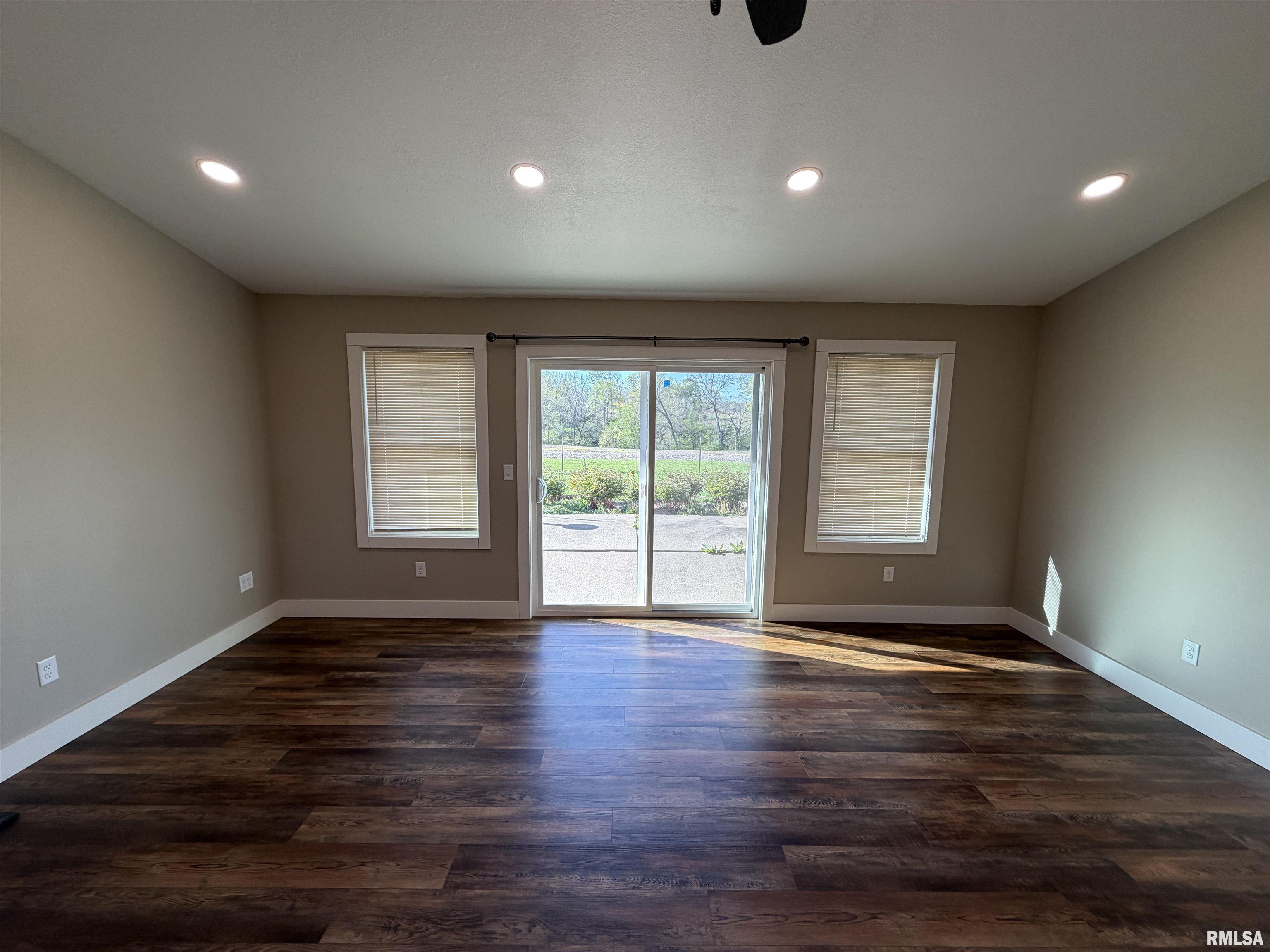 1110 West Hickory Street Canton, IL 61520 - Photo 25 of 33