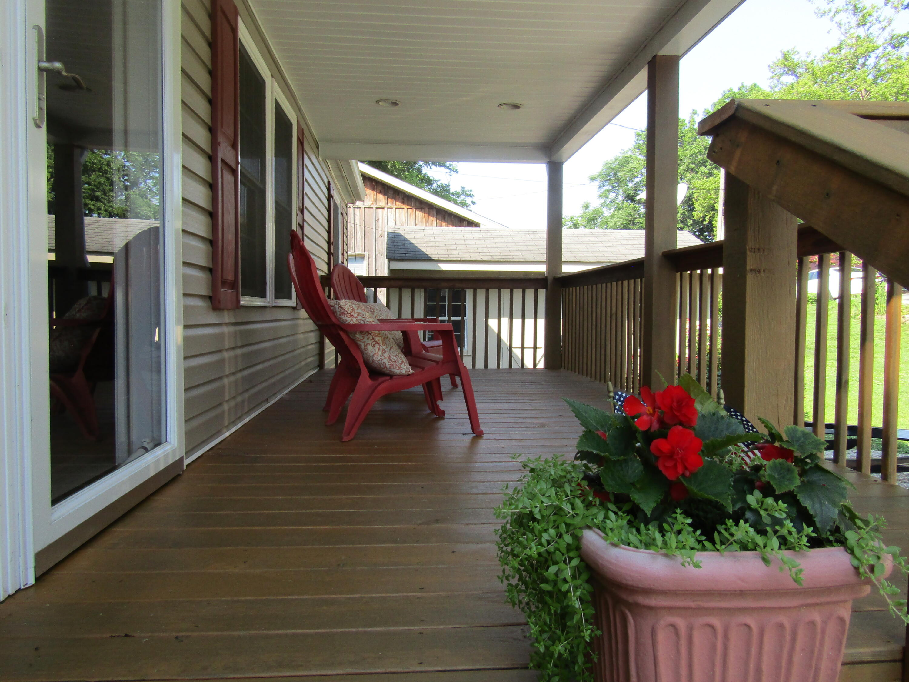 434 Lakeview Point Road Harrodsburg, KY 40330 - Photo 2 of 48 Front porch