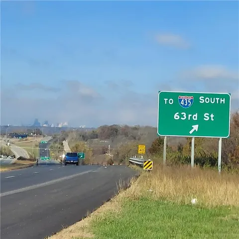 $749,500 | 8500 East State Rte 350, Kansas City, MO 64133