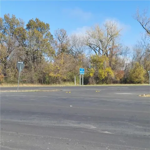 $749,500 | 8500 East State Rte 350, Kansas City, MO 64133