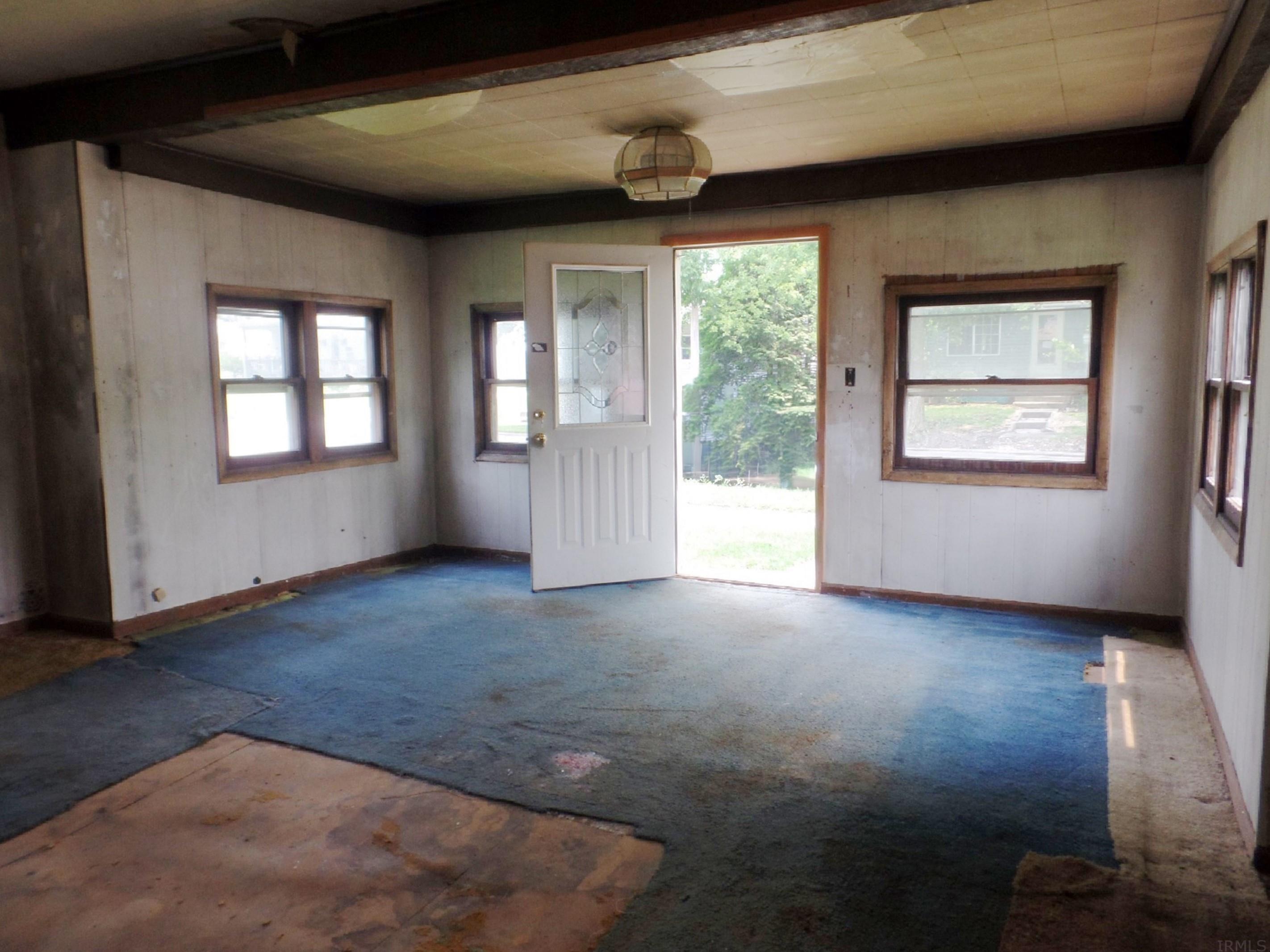 915 Dierkes Street Decatur, IN 46733 - Photo 3 of 33