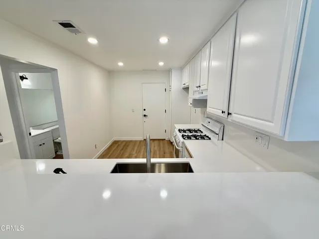 $3,900 | 2439 Chippewa Lane, Ventura, CA 93001