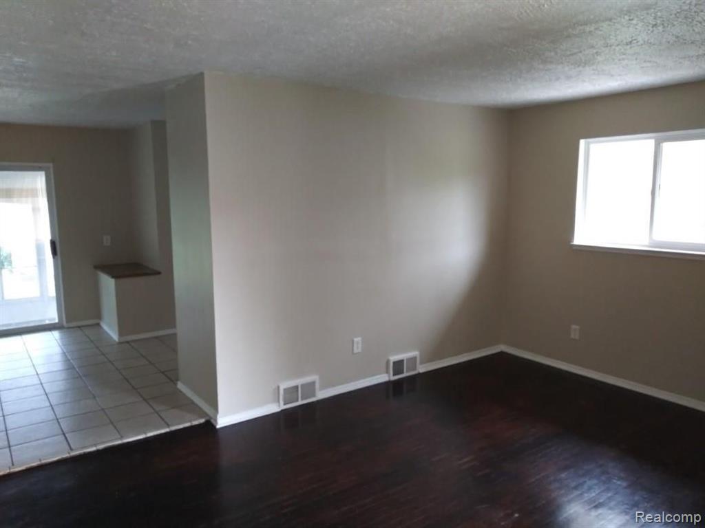 1606 Kenwood Street Inkster, MI 48141 - Photo 6 of 24