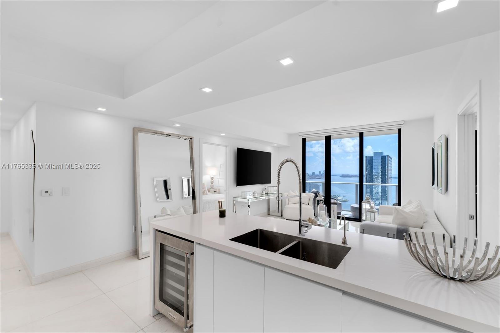 1010 Brickell Avenue, Unit 3003 Miami, FL 33131 - Photo 5 of 26