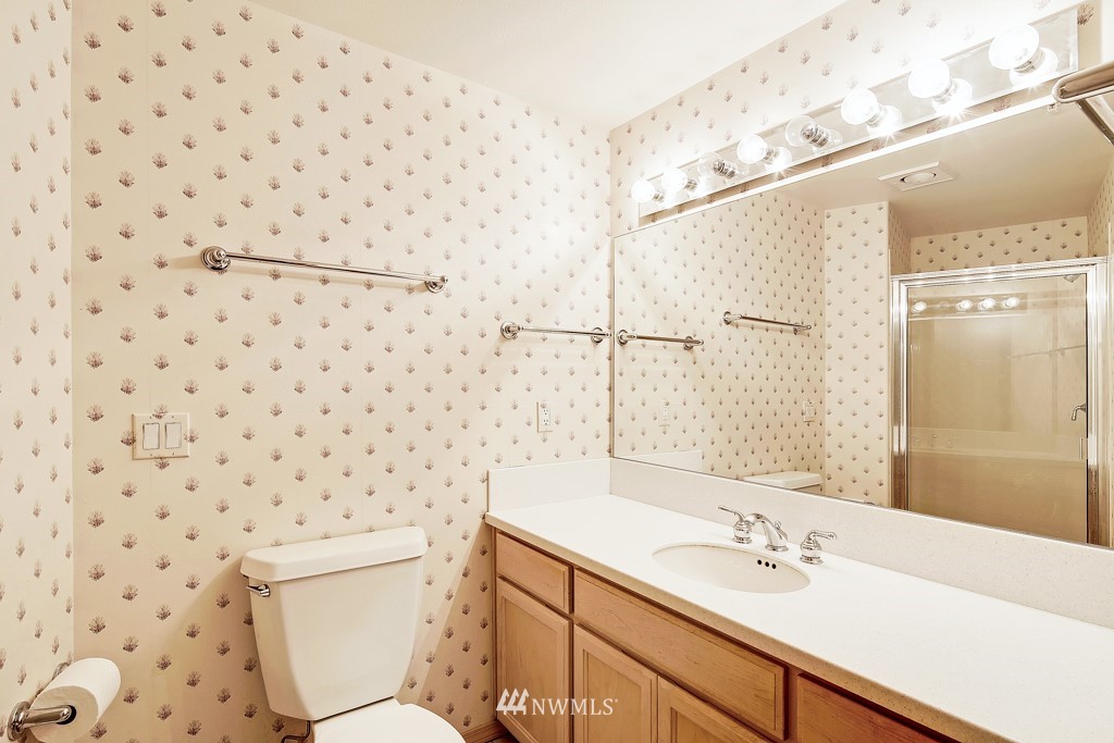 229 3rd Avenue South, Unit 202 Edmonds, WA 98020 - Photo 12 of 17