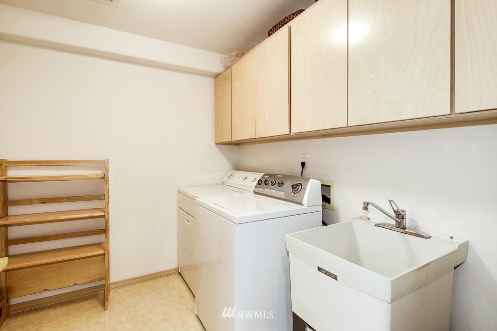 229 3rd Avenue South, Unit 202 Edmonds, WA 98020 - Photo 15 of 17