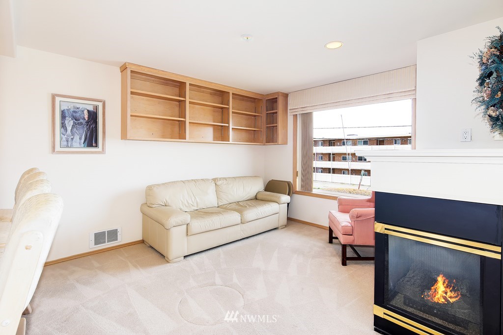 229 3rd Avenue South, Unit 202 Edmonds, WA 98020 - Photo 5 of 17