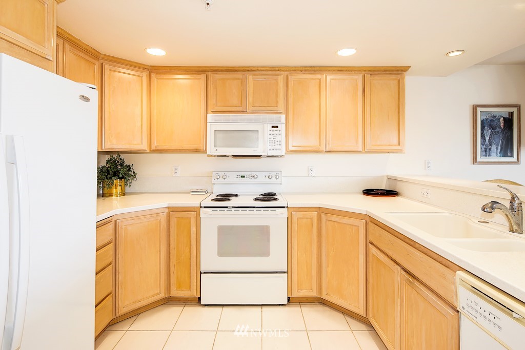 229 3rd Avenue South, Unit 202 Edmonds, WA 98020 - Photo 8 of 17