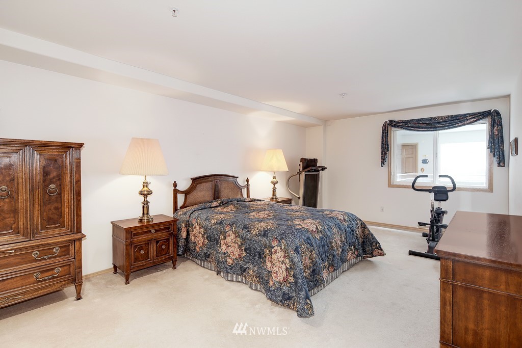 229 3rd Avenue South, Unit 202 Edmonds, WA 98020 - Photo 10 of 17
