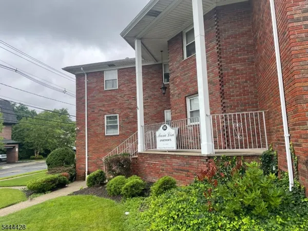 $1,925 | 281 Bloomfield Avenue, Unit 3, Nutley, NJ 07110