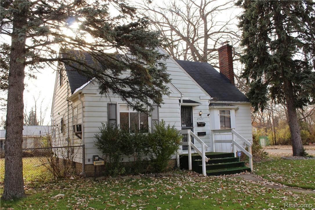 2927 Mackin Road Flint, MI 48504 - Photo 2 of 30 IMG_0222.JPG