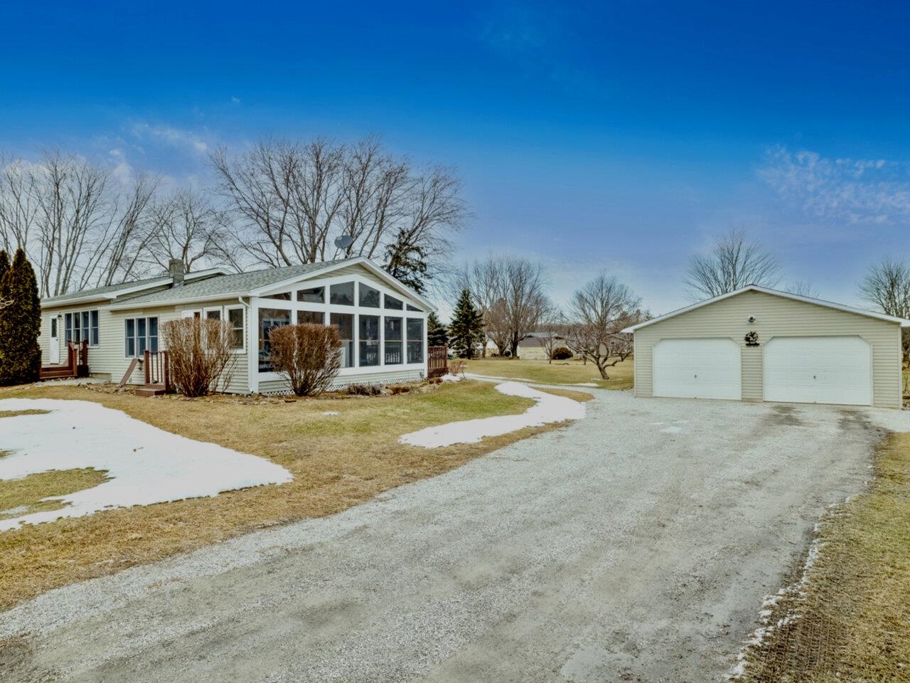 33 Maple Street Swanton, VT 05488 - Photo 2 of 40