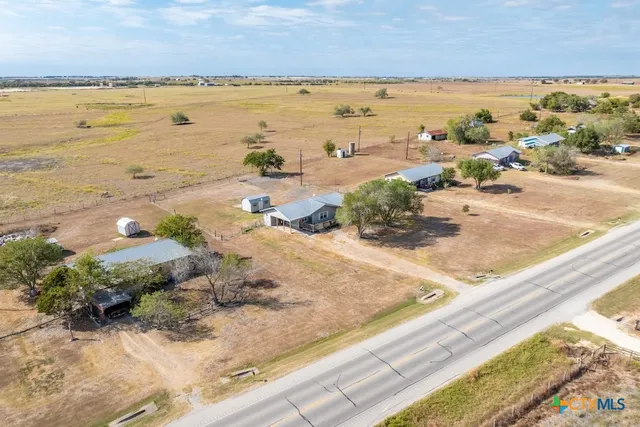 $150,000 | 3300 State Highway 95, Shiner, TX 77984