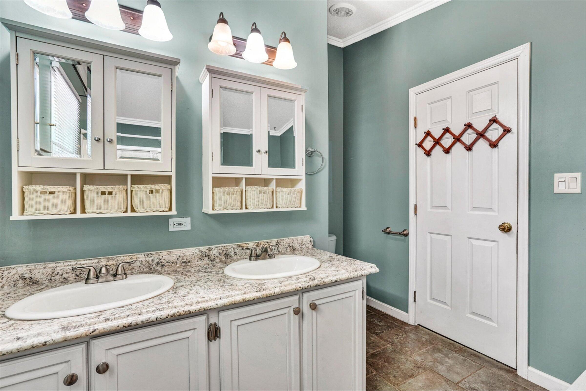 2027 Timberview Road Roanoke, VA 24019 - Photo 13 of 22 20240503222841487532000000-o
