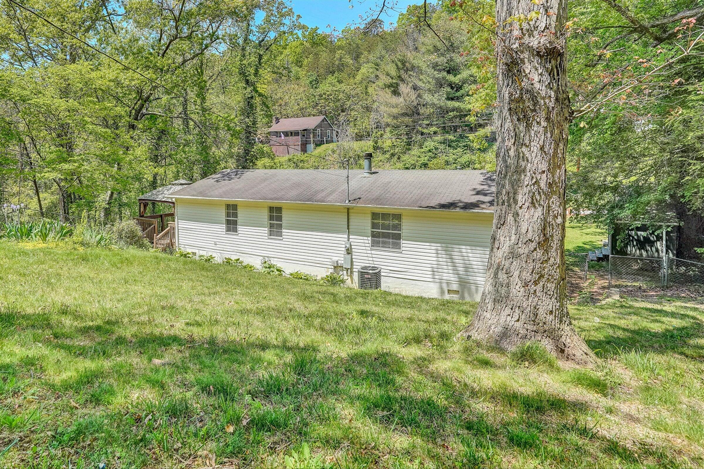 2027 Timberview Road Roanoke, VA 24019 - Photo 21 of 22 20240503222907332594000000-o