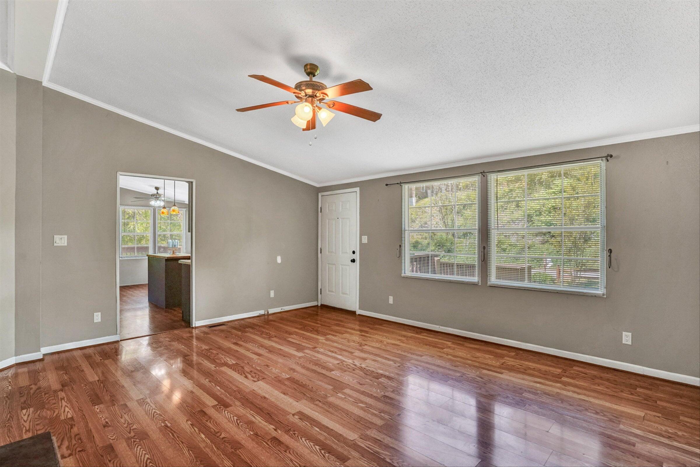2027 Timberview Road Roanoke, VA 24019 - Photo 3 of 22 20240503222809620805000000-o