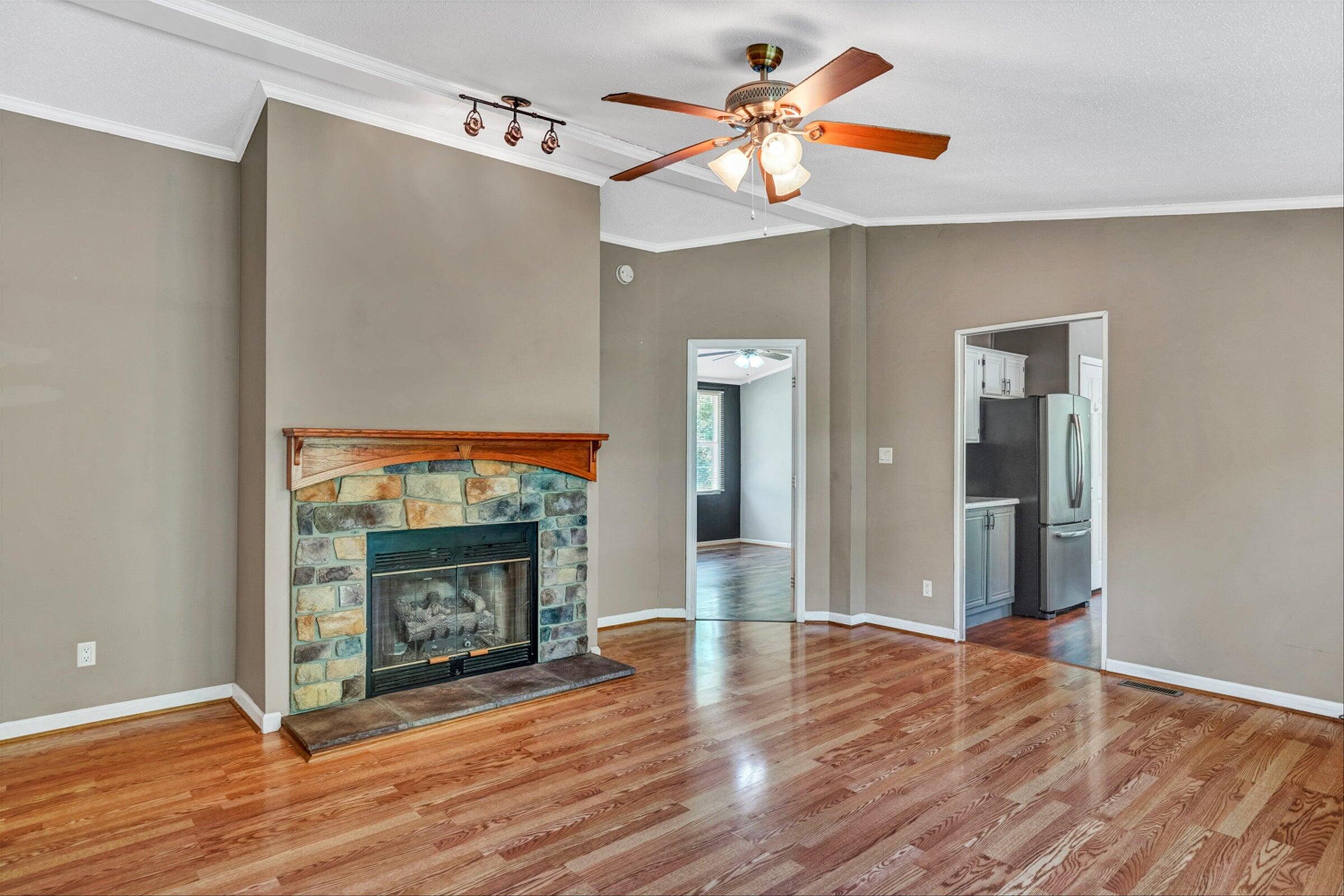 2027 Timberview Road Roanoke, VA 24019 - Photo 4 of 22 20240503222812869457000000-o