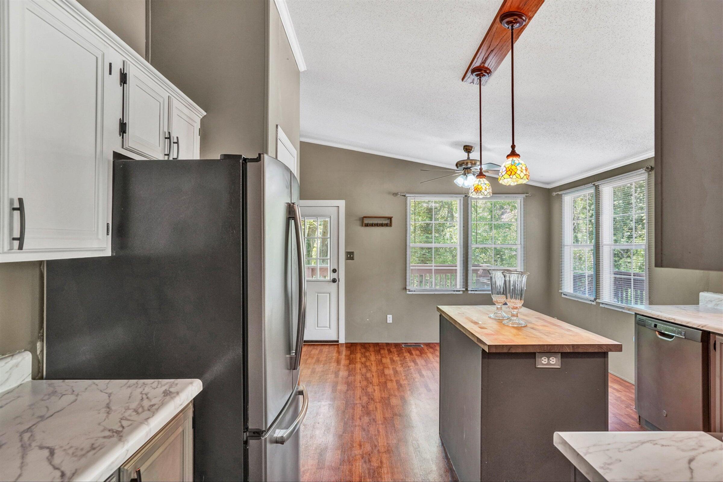 2027 Timberview Road Roanoke, VA 24019 - Photo 5 of 22 20240503222815454583000000-o
