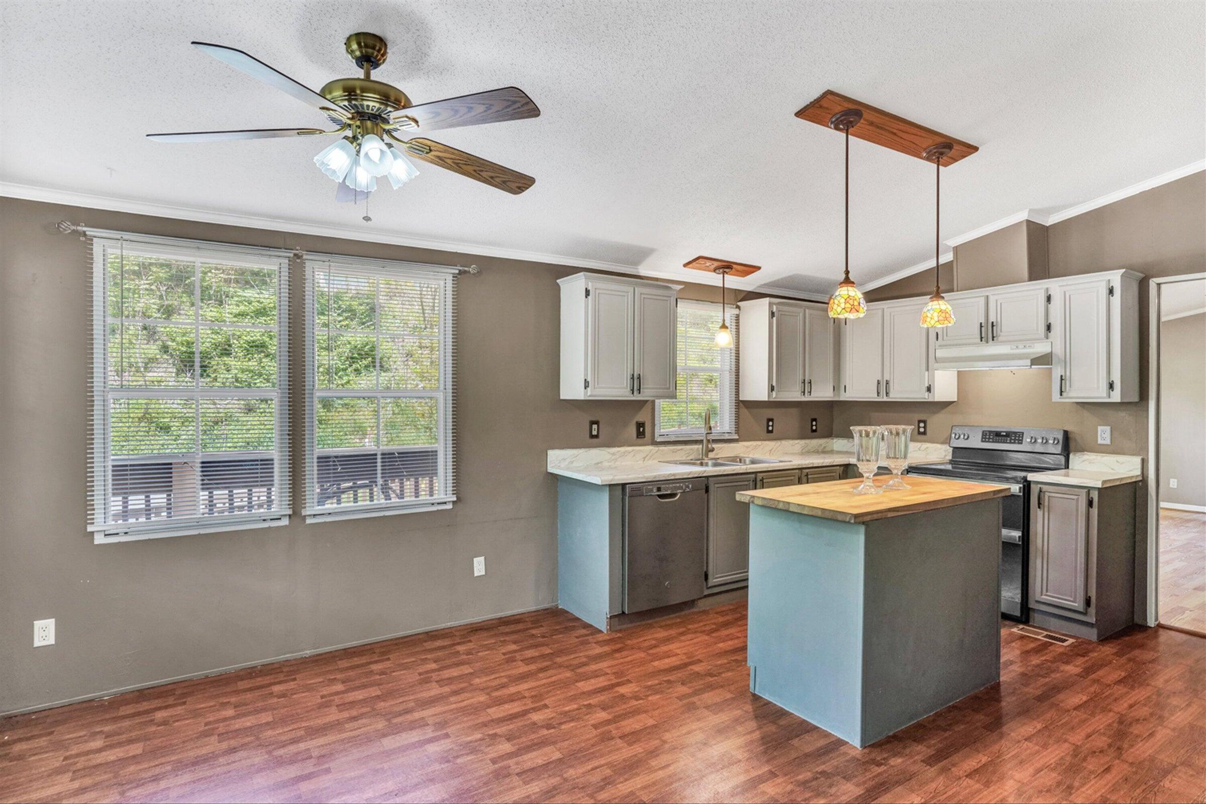 2027 Timberview Road Roanoke, VA 24019 - Photo 7 of 22 20240503222820959407000000-o