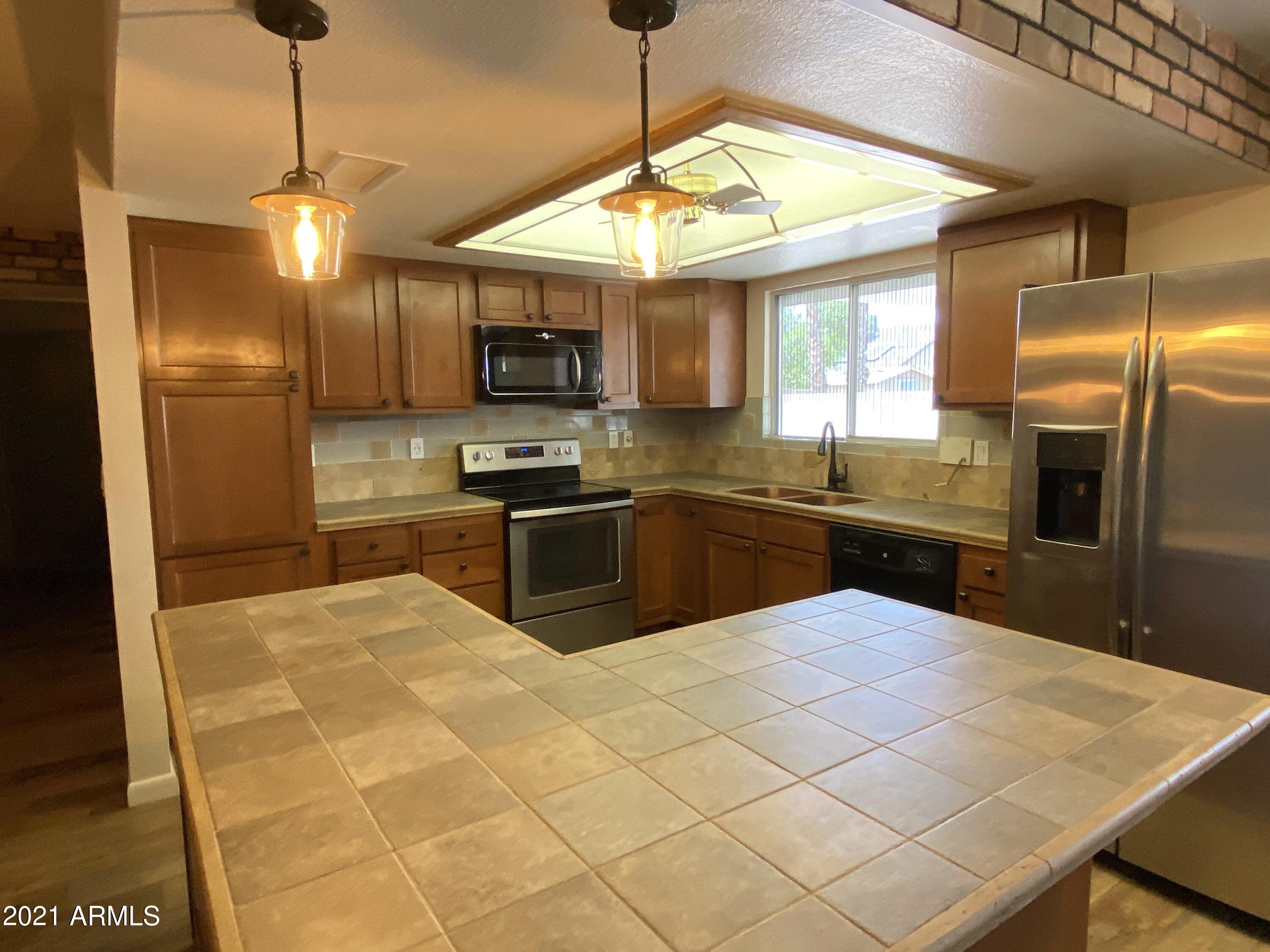 4408 West Redfield Road Glendale, AZ 85306 - Photo 5 of 26 Kitchen