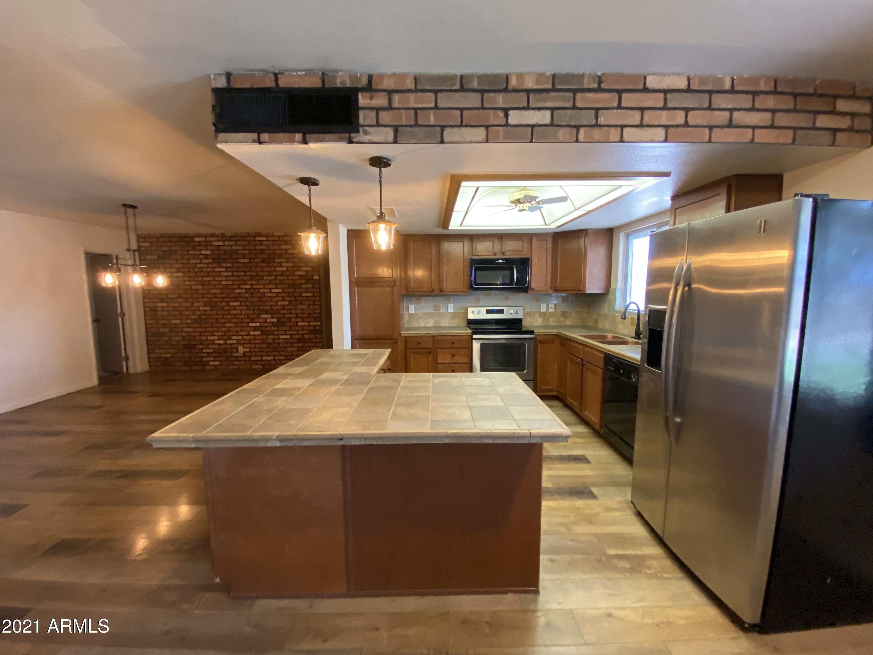 4408 West Redfield Road Glendale, AZ 85306 - Photo 6 of 26 Kitchen