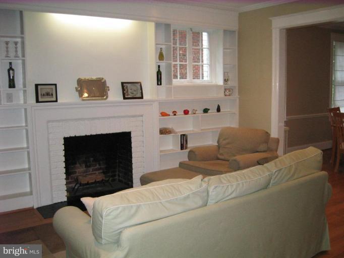 3104 Rodman Street Northwest Washington, DC 20008 - Photo 3 of 27 Living Room