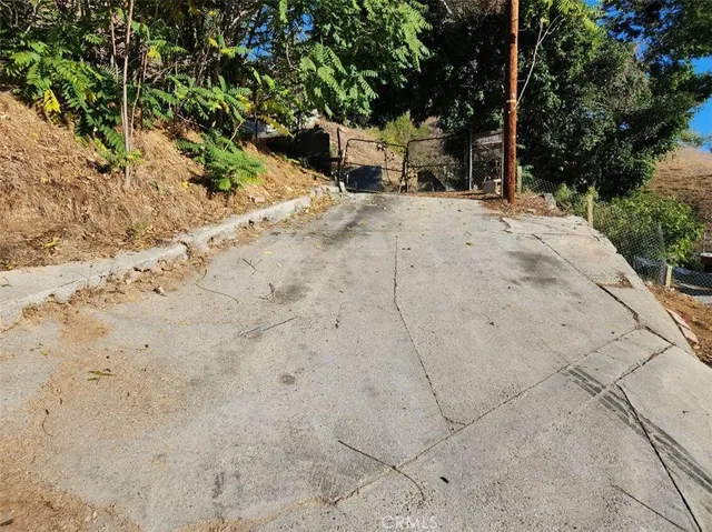 a view of outdoor space with a house