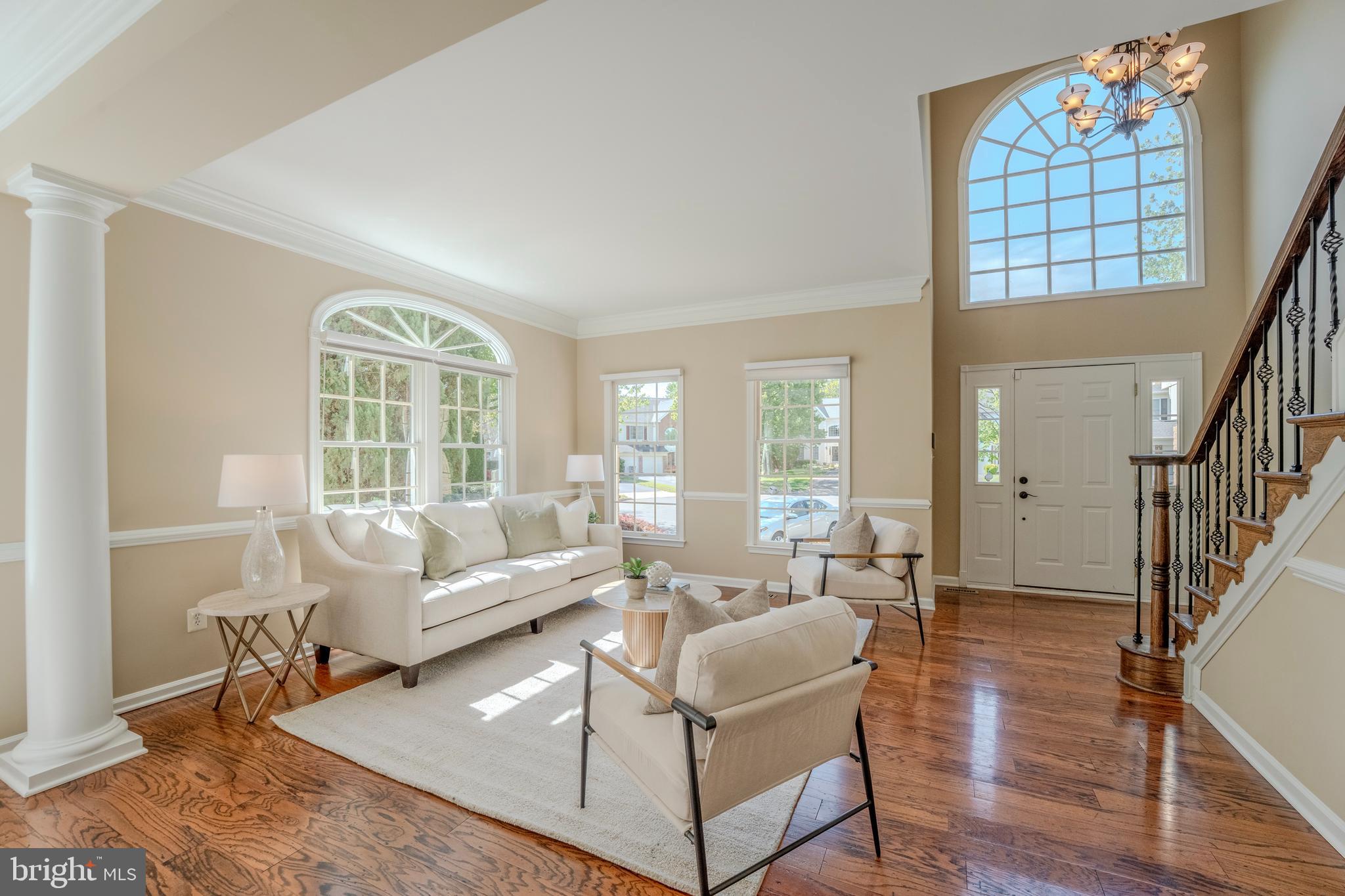 1327 Murray Downs Way Reston, VA 20194 - Photo 5 of 70 Living Room