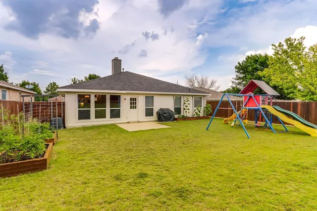 a view of an house with swimming pool and garden