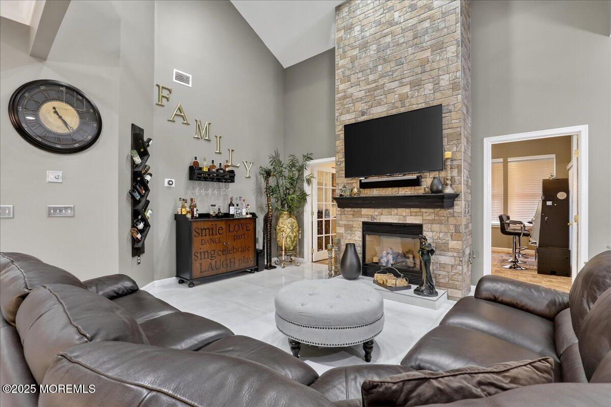 22 Congressional Road Jackson, NJ 08527 - Photo 16 of 57 30-Family Room