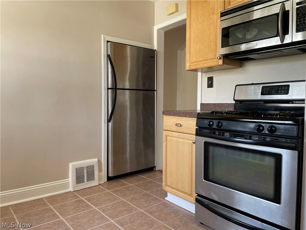 30056 Elgin Road Wickliffe, OH 44092 - Photo 3 of 16 Gallery Image 3