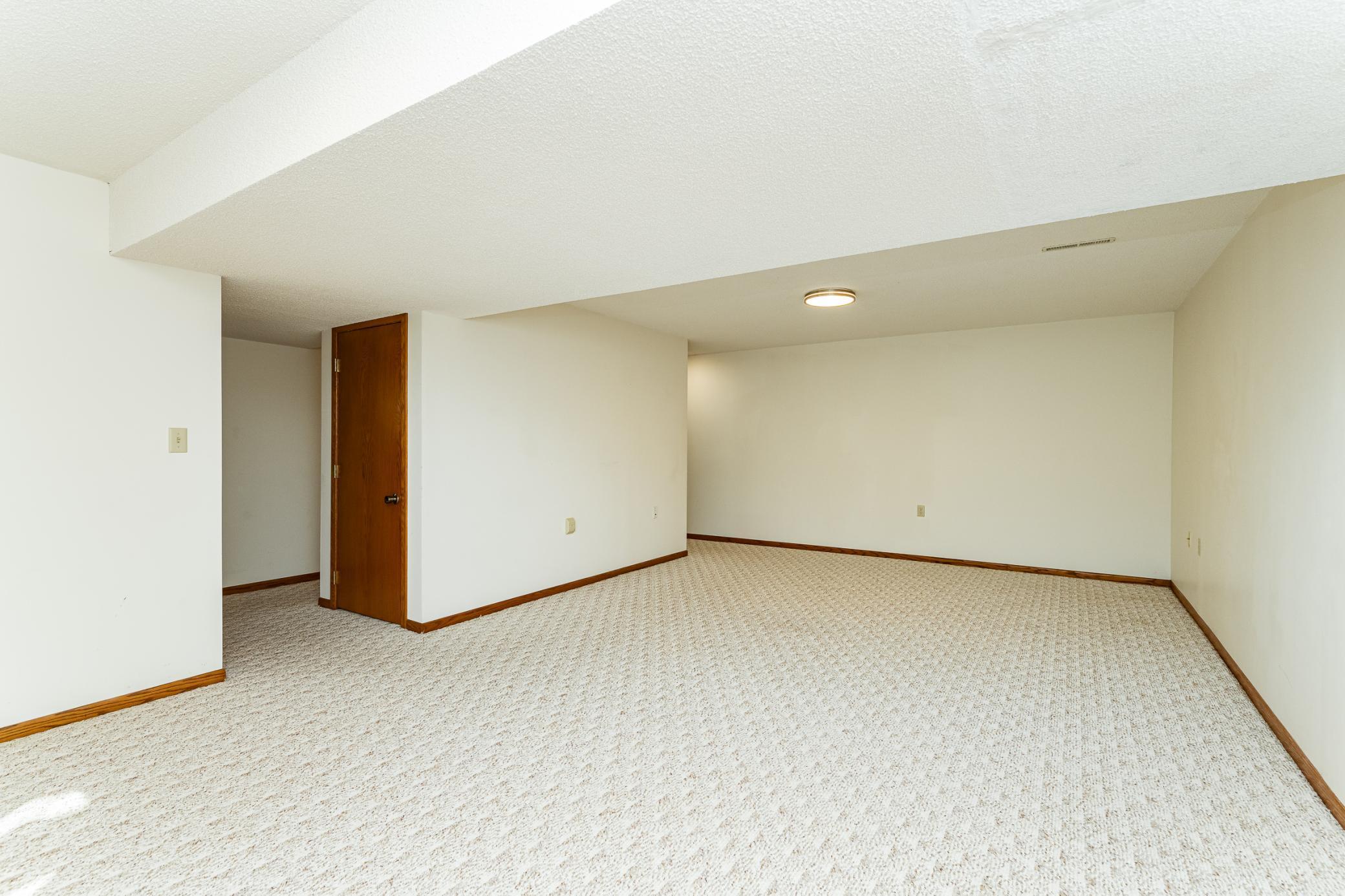 4412 Newcastle Lane Northwest Rochester, MN 55901 - Photo 33 of 37