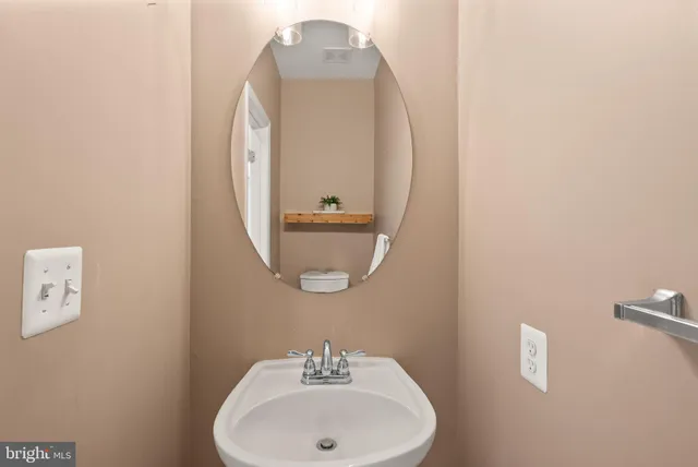 $999,000 | 21147 Brookside Lane, Great Falls, VA 22066