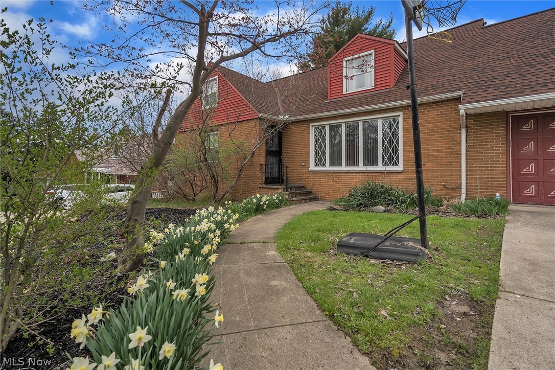 4902 West Pleasant Valley Road Cleveland, OH 44129 - Photo 3 of 35