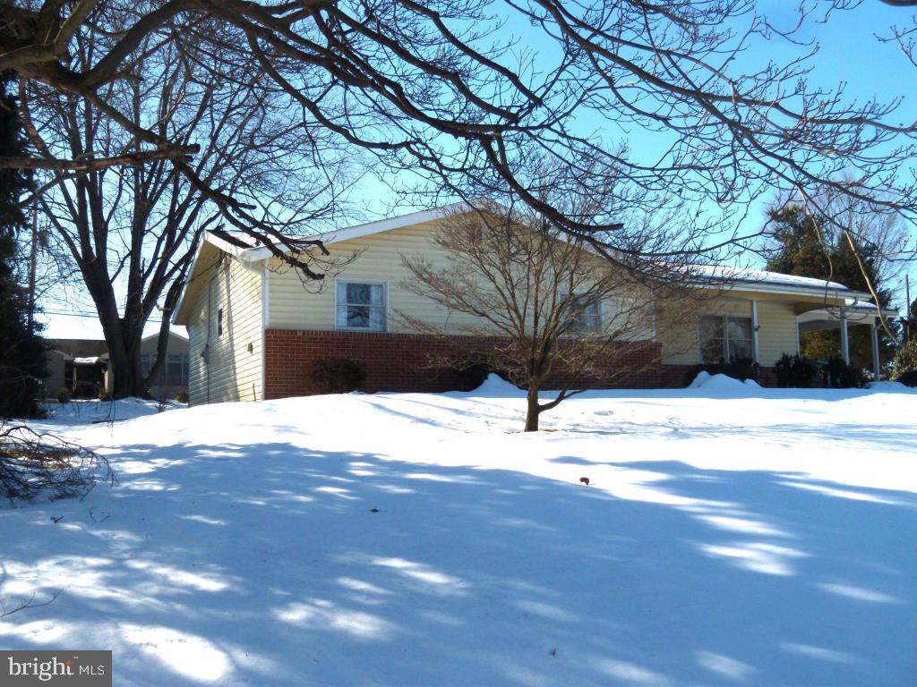 930 Cardinal Road Lancaster, PA 17601 - Photo 3 of 25 Gallery Image 3