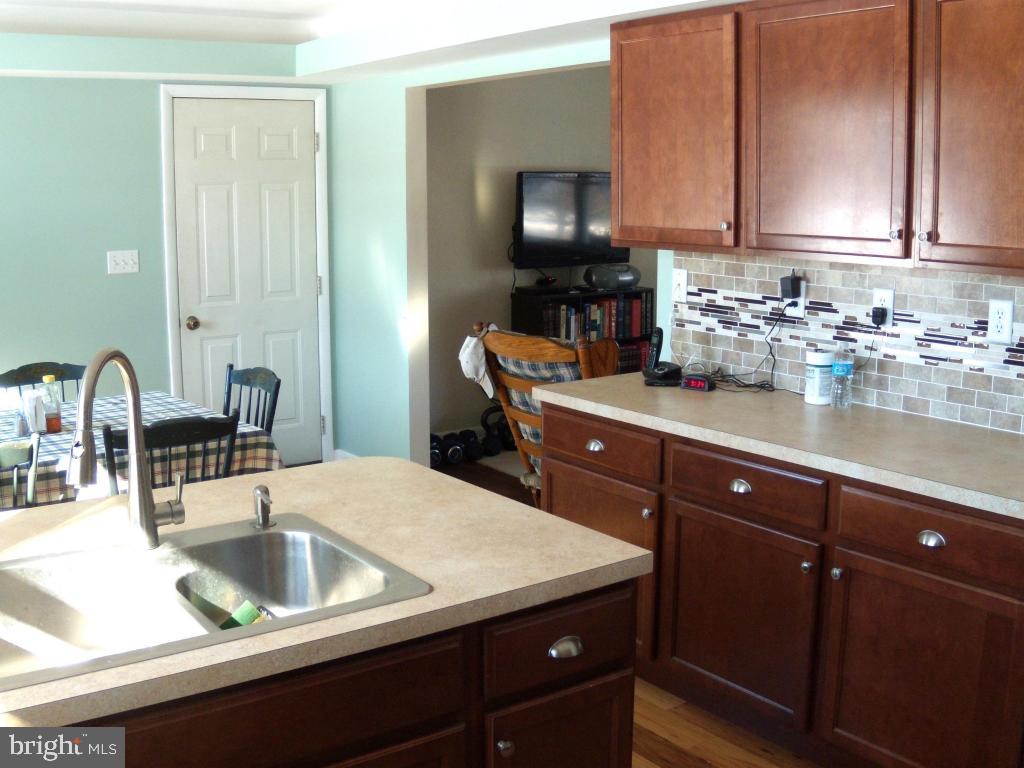 930 Cardinal Road Lancaster, PA 17601 - Photo 4 of 25 Gallery Image 4