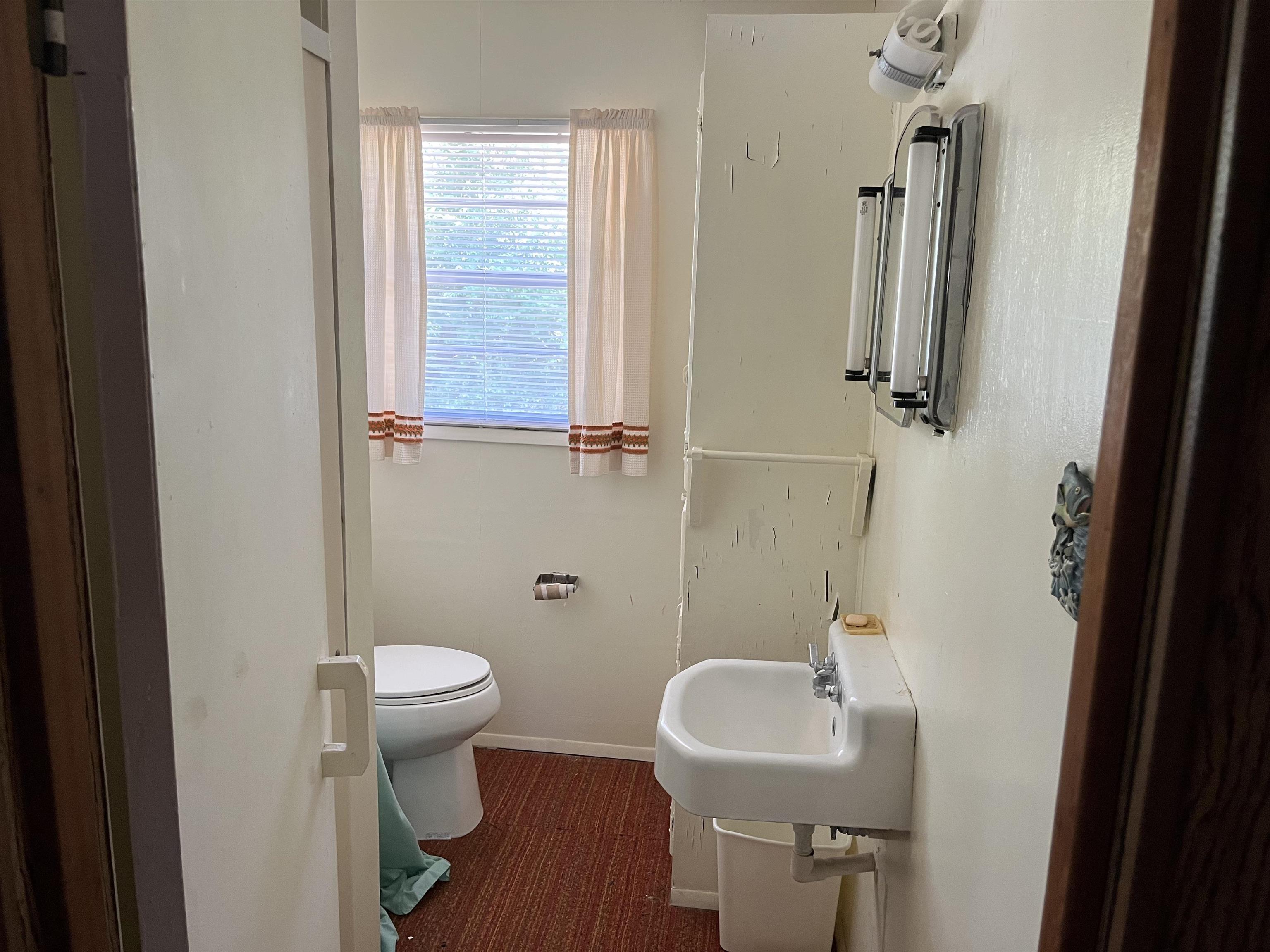 1309 Pond Lane Grand Ridge, FL 32442 - Photo 9 of 29 Gallery Image 9