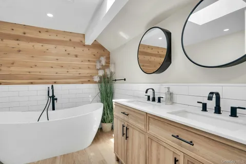 $1,099,000 | 3 Moor Lane, Patchogue, NY 11772