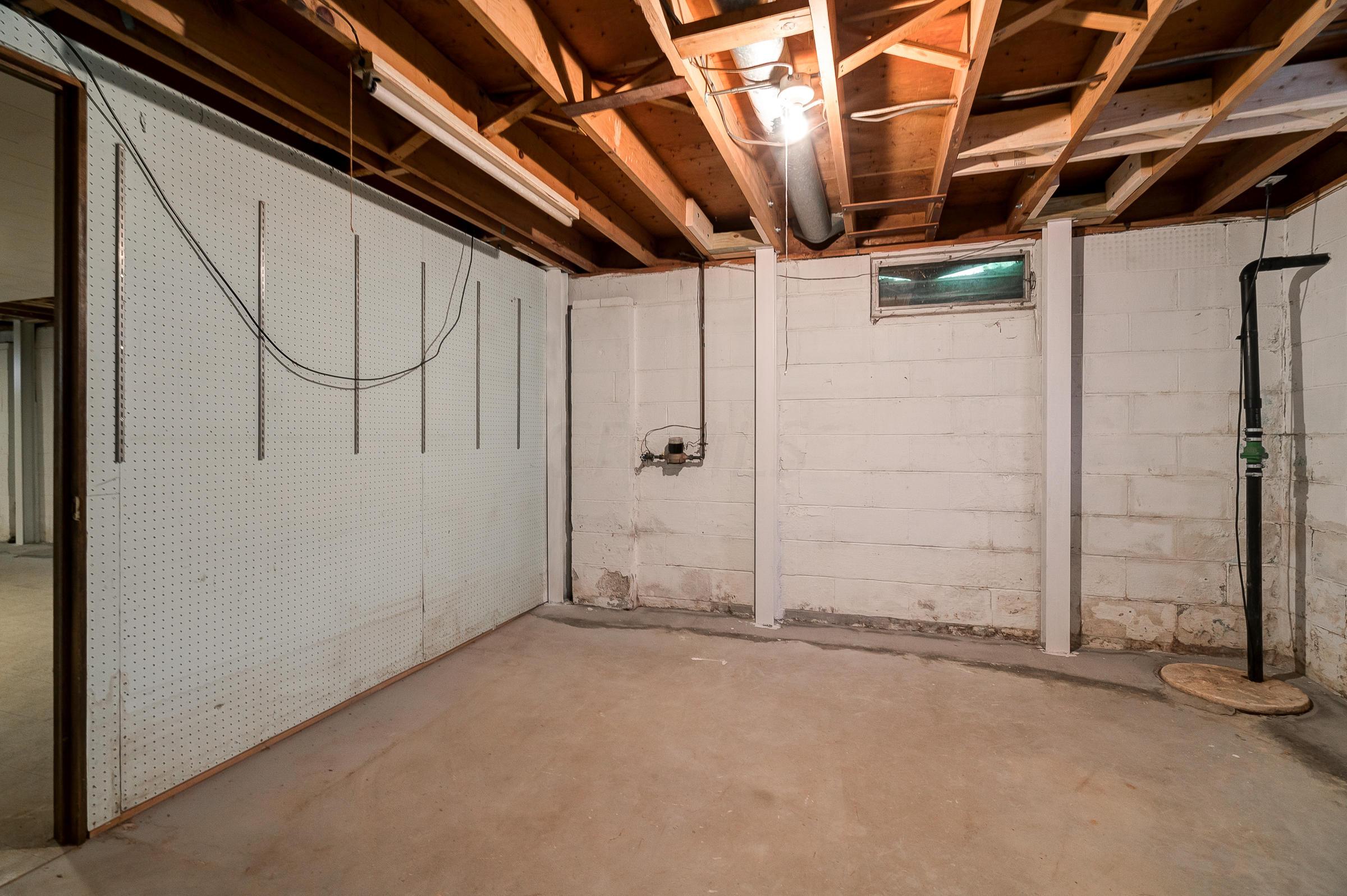 5282 Hazelwood Road Columbus, OH 43229 - Photo 27 of 31 Gallery Image 27