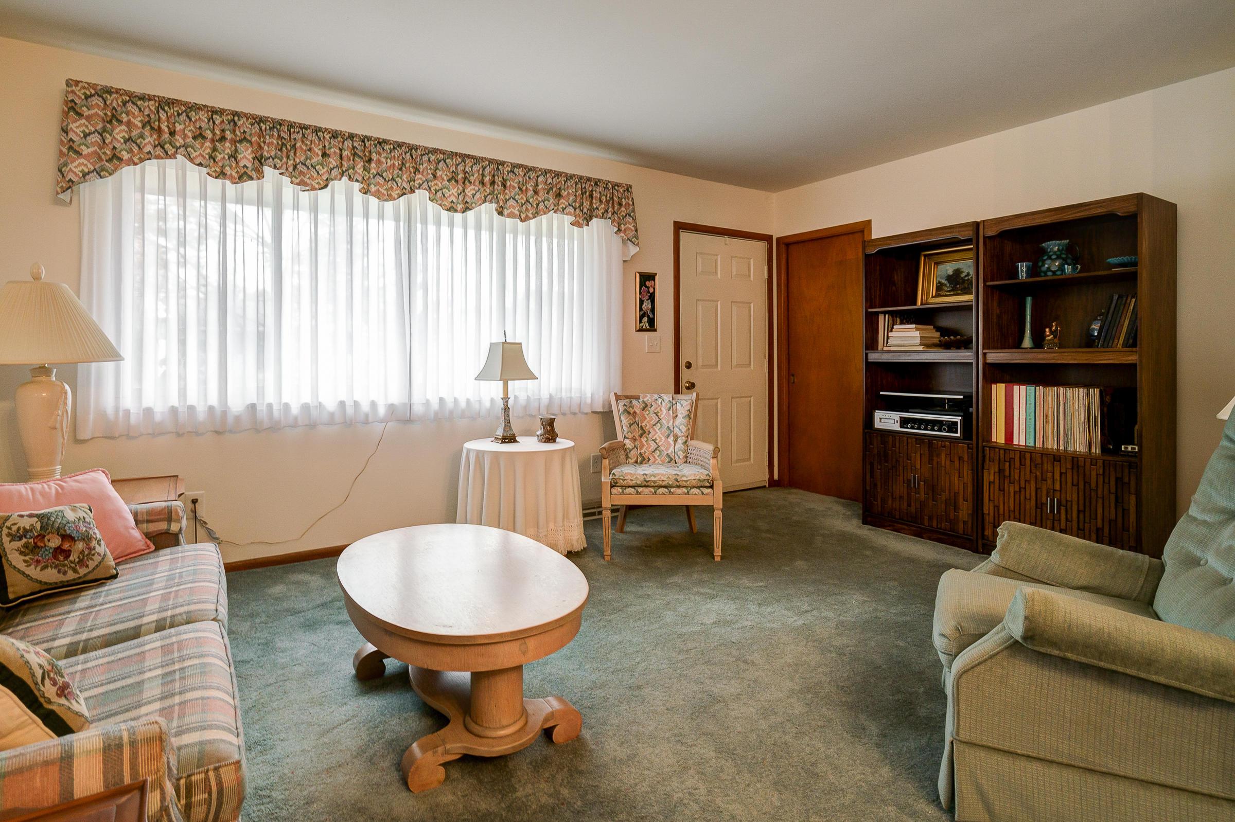 5282 Hazelwood Road Columbus, OH 43229 - Photo 4 of 31 Gallery Image 4