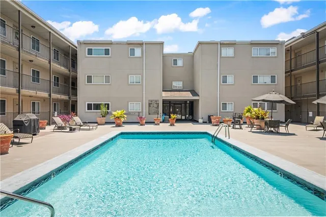 $172,500 | 500 Lake Marina Drive, Unit 212, New Orleans, LA 70124