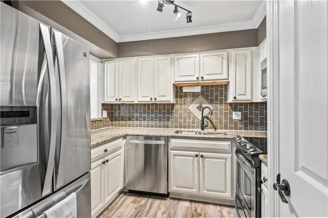 $172,500 | 500 Lake Marina Drive, Unit 212, New Orleans, LA 70124