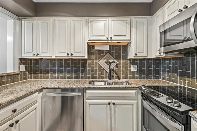 $172,500 | 500 Lake Marina Drive, Unit 212, New Orleans, LA 70124