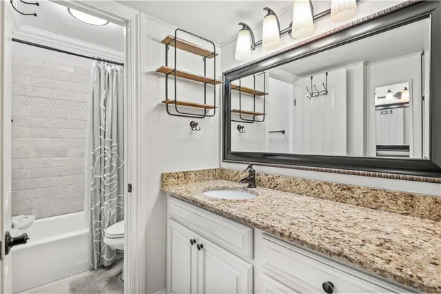 $172,500 | 500 Lake Marina Drive, Unit 212, New Orleans, LA 70124