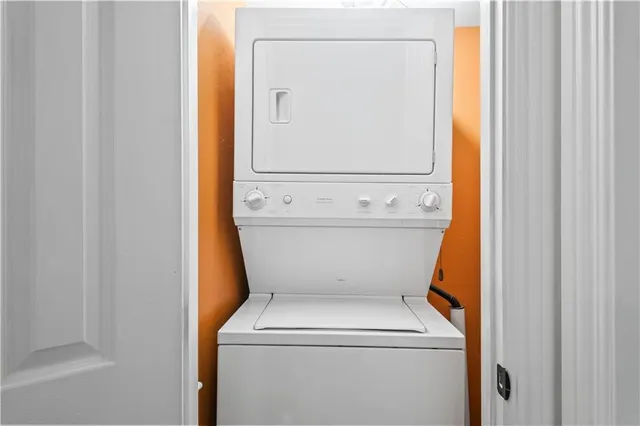 $172,500 | 500 Lake Marina Drive, Unit 212, New Orleans, LA 70124