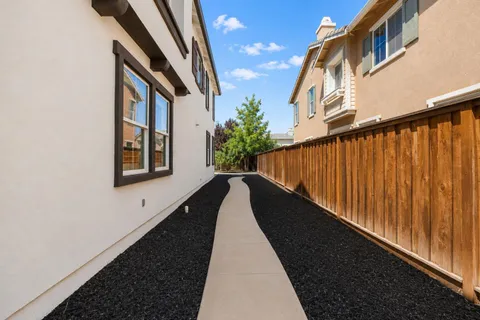$899,900 | 277 West Camarada Avenue, Mountain House, CA 95391