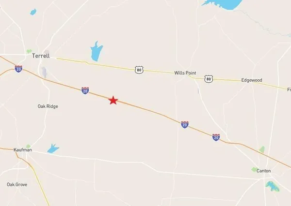 a view of yard with trees