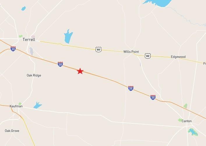 11011 Hiram Road Terrell, TX 75161 - Photo 4 of 15 a bathroom with a bathtub and a shower